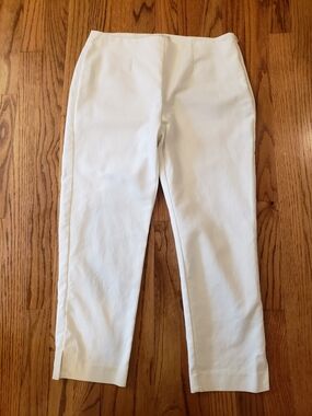 Chico's SO Slimming White Crop Pocketless Pants Size: XS (00)